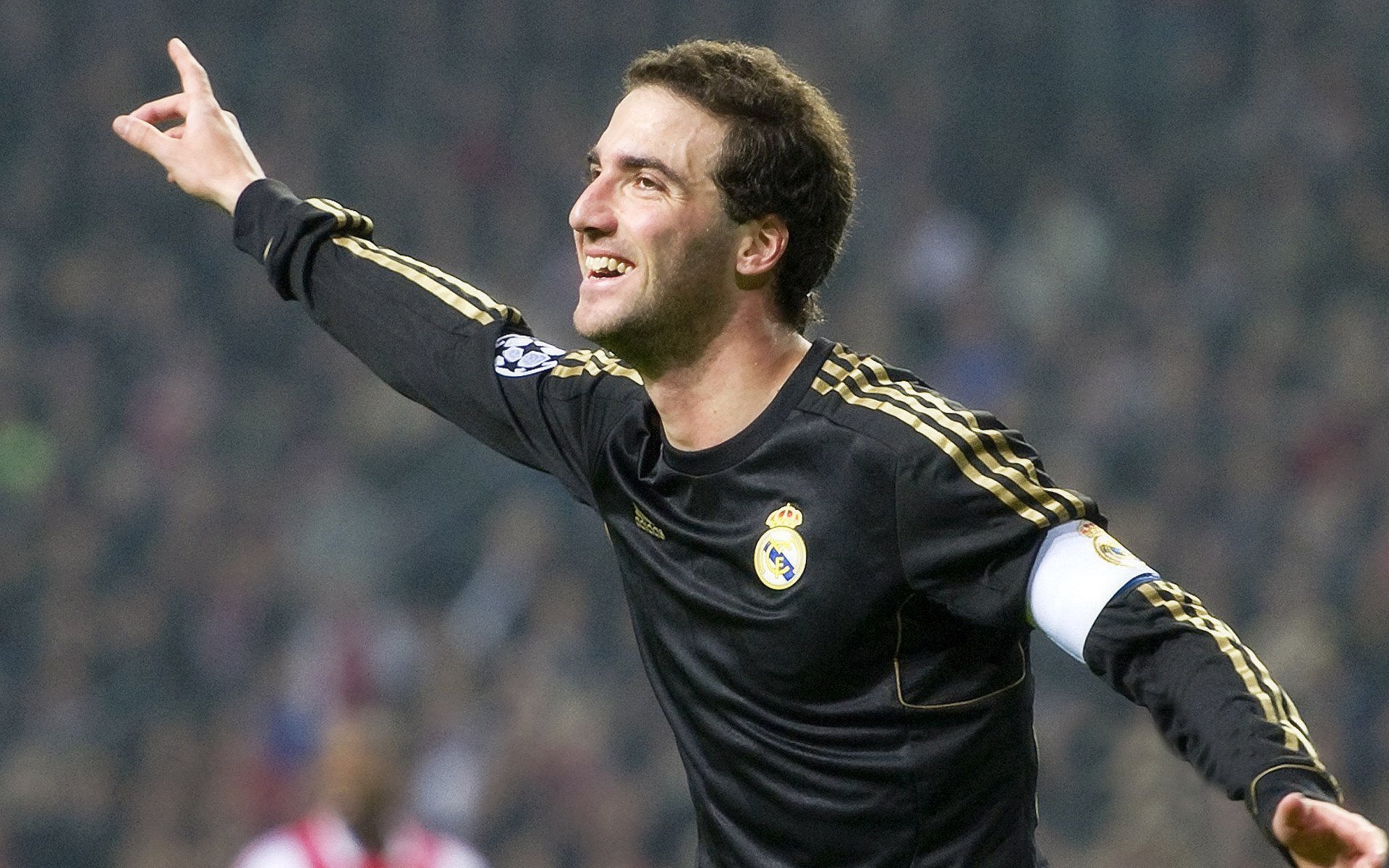 开云网站-VAR的争议：科技与足球的平衡点在哪里？，足球vr技术